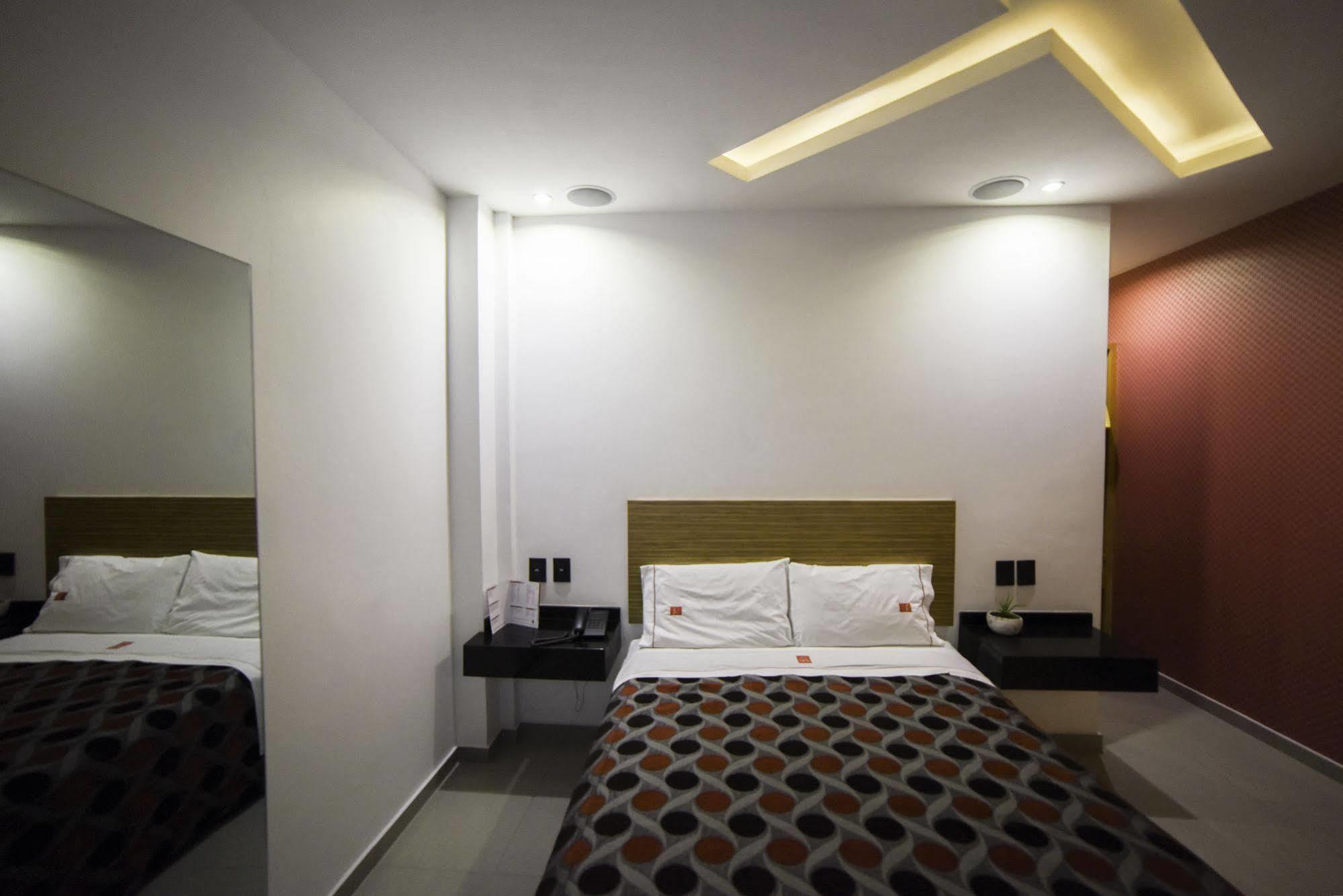 Six Hotel Guadalajara Expiatorio Kültér fotó
